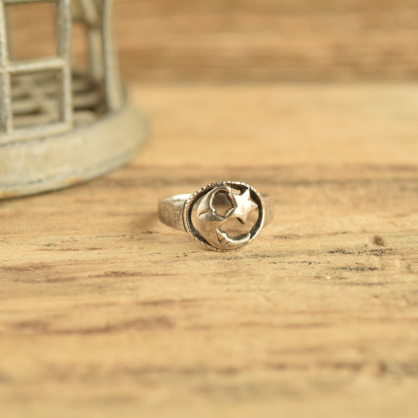 Moon and star ring size 8 sterling vintage